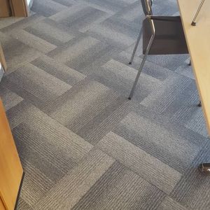 Realizacja w biurze płytka dywanowa Warszawa