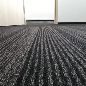 Realizacja w biurze płytka dywanowa Warszawa
